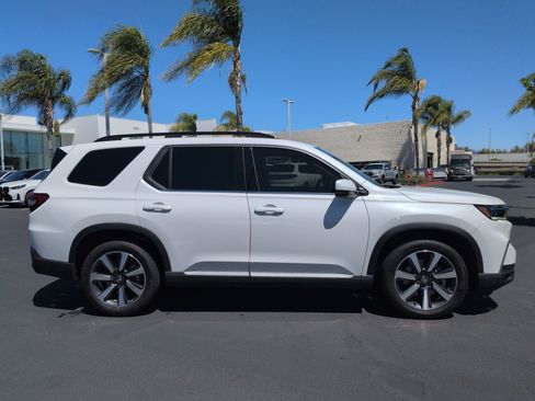 Used 2025 Honda Pilot Touring image 11