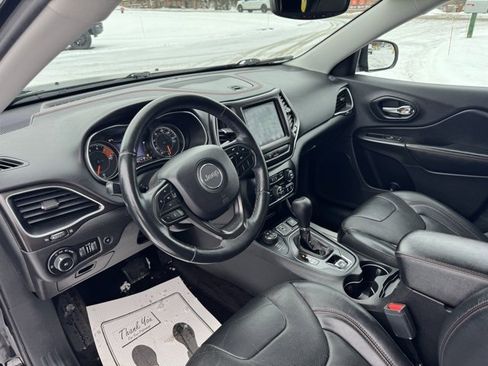 Used 2019 Jeep Cherokee Trailhawk image 16