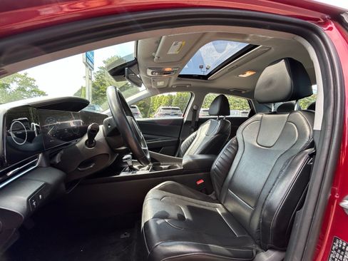 Used 2024 Hyundai Elantra Limited FWD image 7