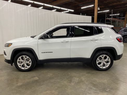 Used 2024 Jeep Compass Latitude AWD/4WD image 3
