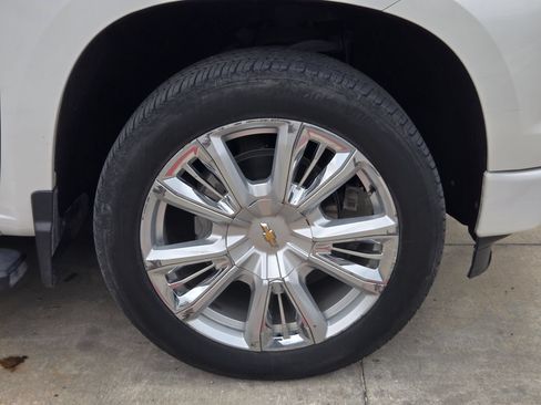 Used 2023 Chevrolet Silverado 1500 High Country w/ High Country Premium Package AWD/4WD image 10