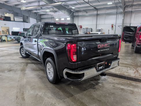 Used 2023 GMC Sierra 1500 SLE AWD/4WD image 4