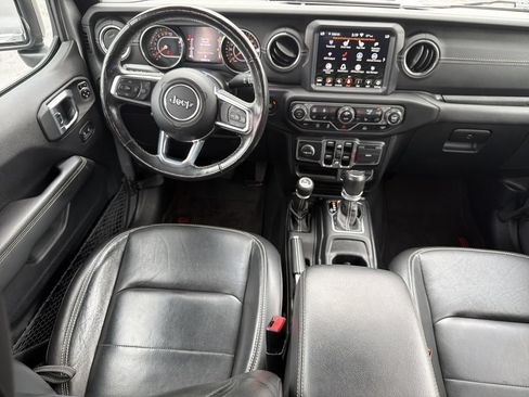 Used 2020 Jeep Gladiator Overland AWD/4WD image 23