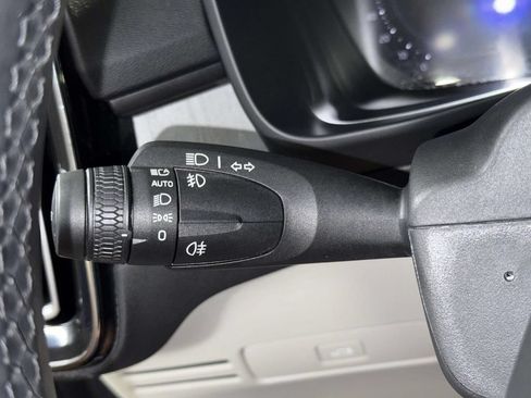 Used 2024 Volvo XC40 B5 Plus AWD/4WD image 28