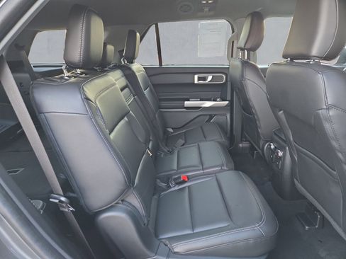 Used 2022 Ford Explorer XLT w/ Equipment Group 202A image 24