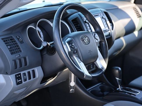Used 2014 Toyota Tacoma PreRunner image 23