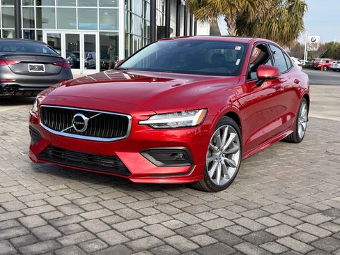 Used 2021 Volvo S60 T5 Momentum w/ Climate Package image 1