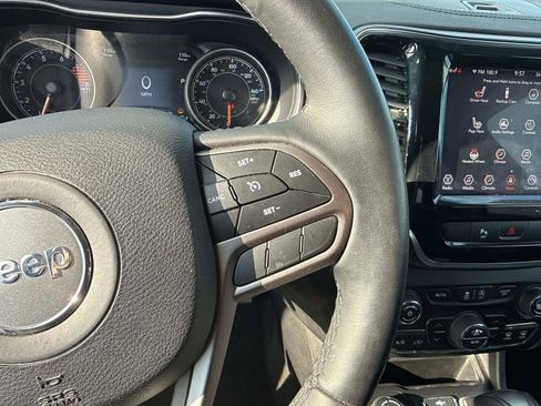 Used 2019 Jeep Cherokee Limited image 27