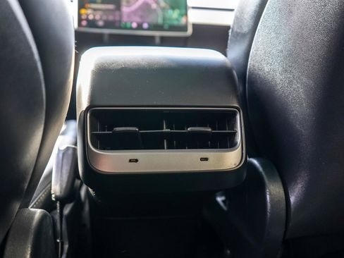 Used 2021 Tesla Model Y Long Range AWD/4WD image 17