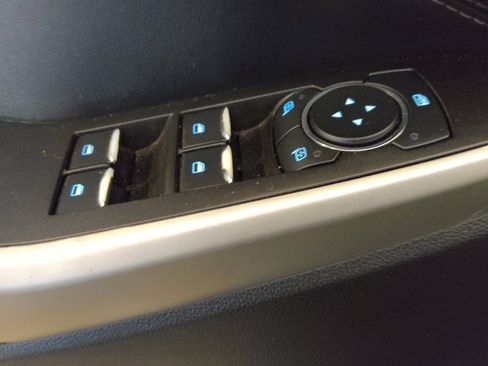 Used 2021 Ford Explorer XLT image 27