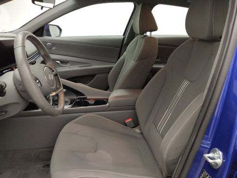 Used 2025 Hyundai Elantra SEL FWD image 17