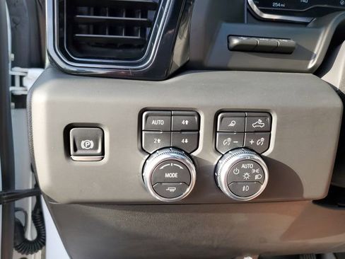 Used 2025 GMC Sierra 1500 AT4 w/ AT4 Premium Package AWD/4WD image 30
