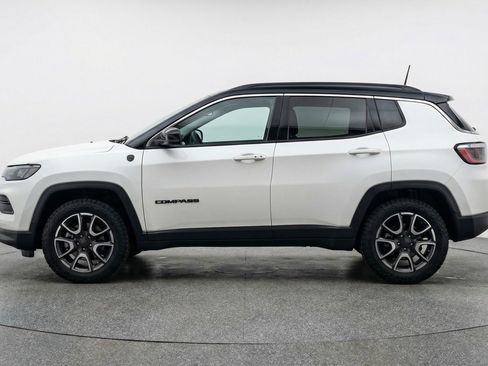 Used 2025 Jeep Compass Trailhawk AWD/4WD image 5