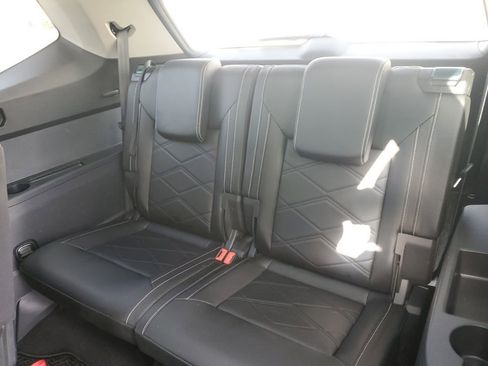 Used 2024 Volkswagen Atlas SE image 25