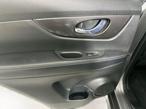 Used 2019 Nissan Rogue SV AWD/4WD image 24