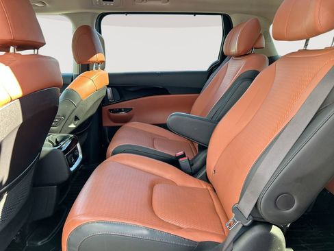 Used 2023 Kia Carnival SX Prestige FWD image 25