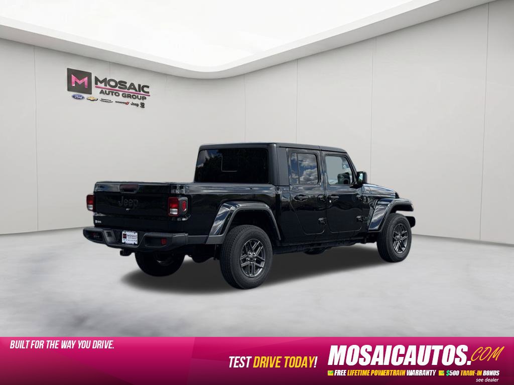 Used 2025 Jeep Gladiator Sport AWD/4WD image 7