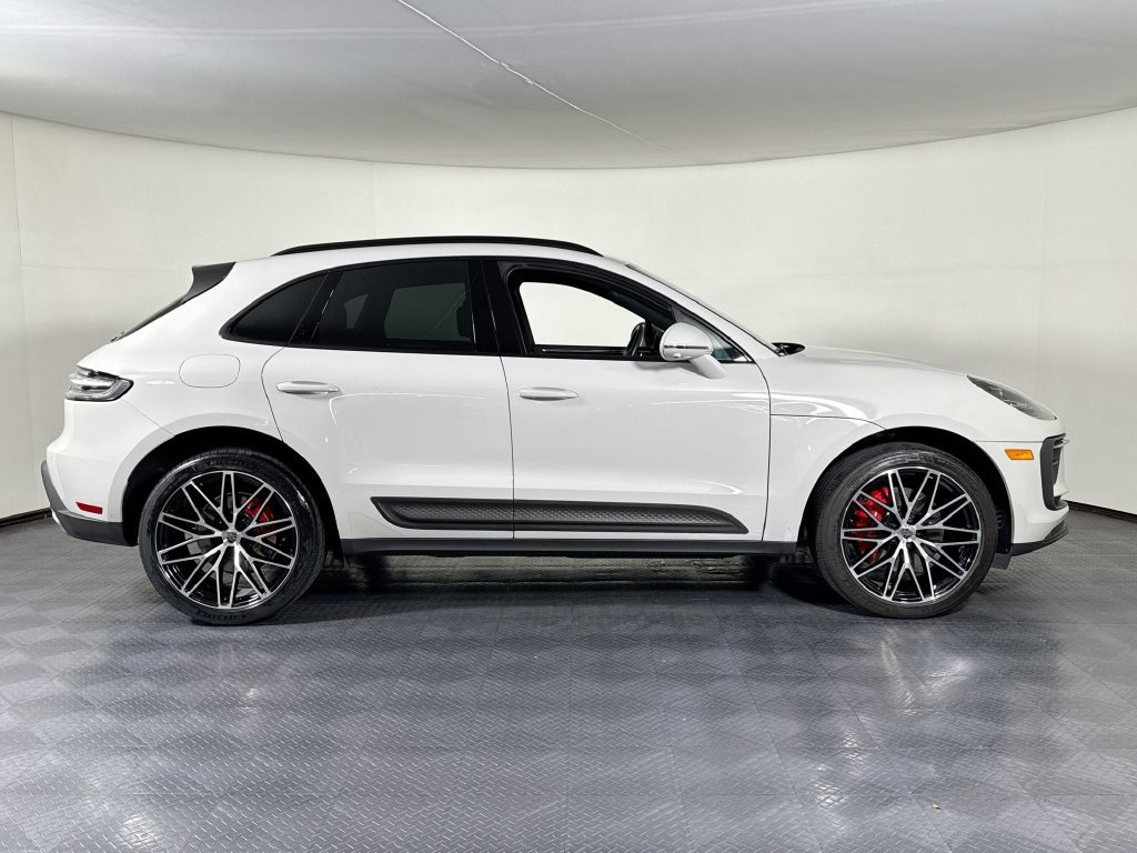 Certified 2023 Porsche Macan S AWD/4WD image 8