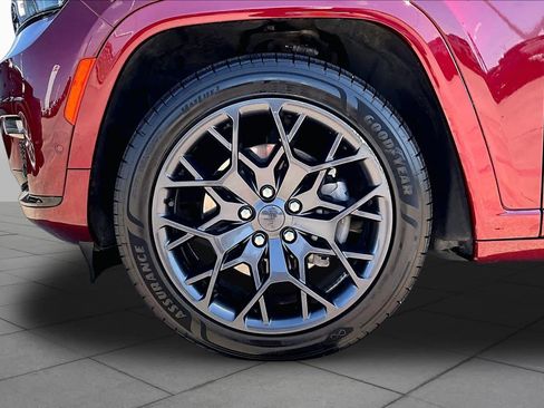 Used 2025 Jeep Grand Cherokee L Summit AWD/4WD image 11