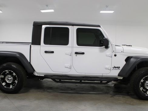 Used 2021 Jeep Gladiator Sport image 11