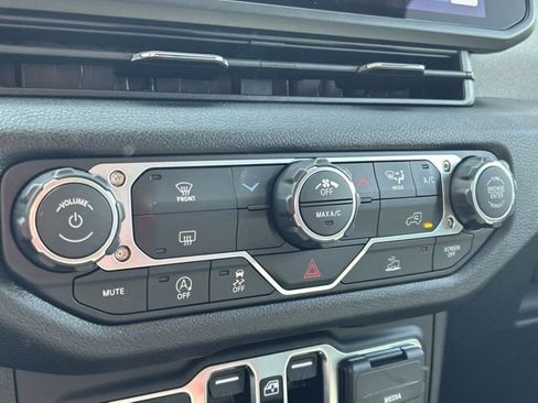 Used 2026 Jeep Wrangler Unlimited Sport AWD/4WD image 36