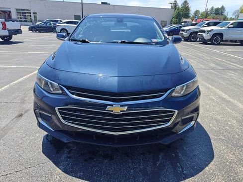 Used 2017 Chevrolet Malibu LT FWD image 2
