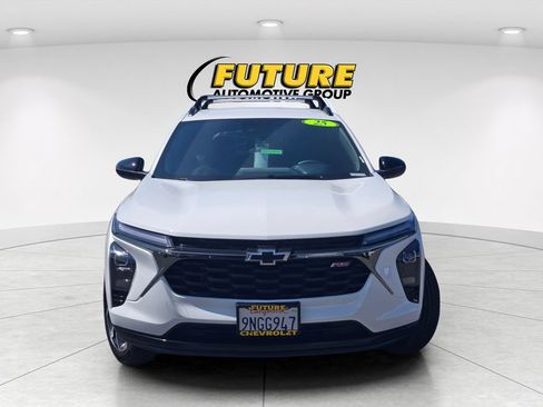 Used 2025 Chevrolet Trax RS w/ Driver Confidence Package FWD image 2