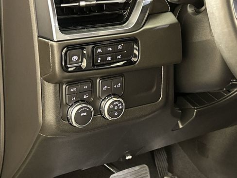 Used 2025 GMC Yukon Elevation AWD/4WD image 12