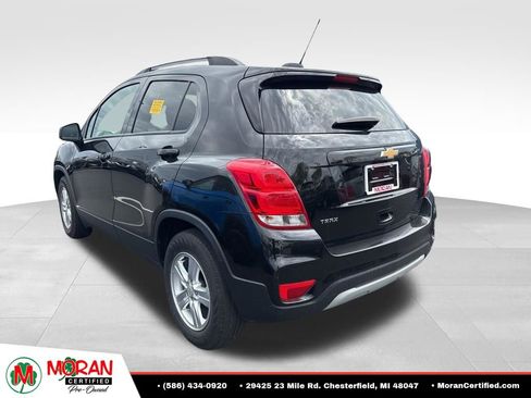 Used 2021 Chevrolet Trax LT w/ LT Convenience Package FWD image 2
