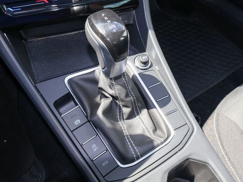 Used 2025 Volkswagen Jetta S image 25