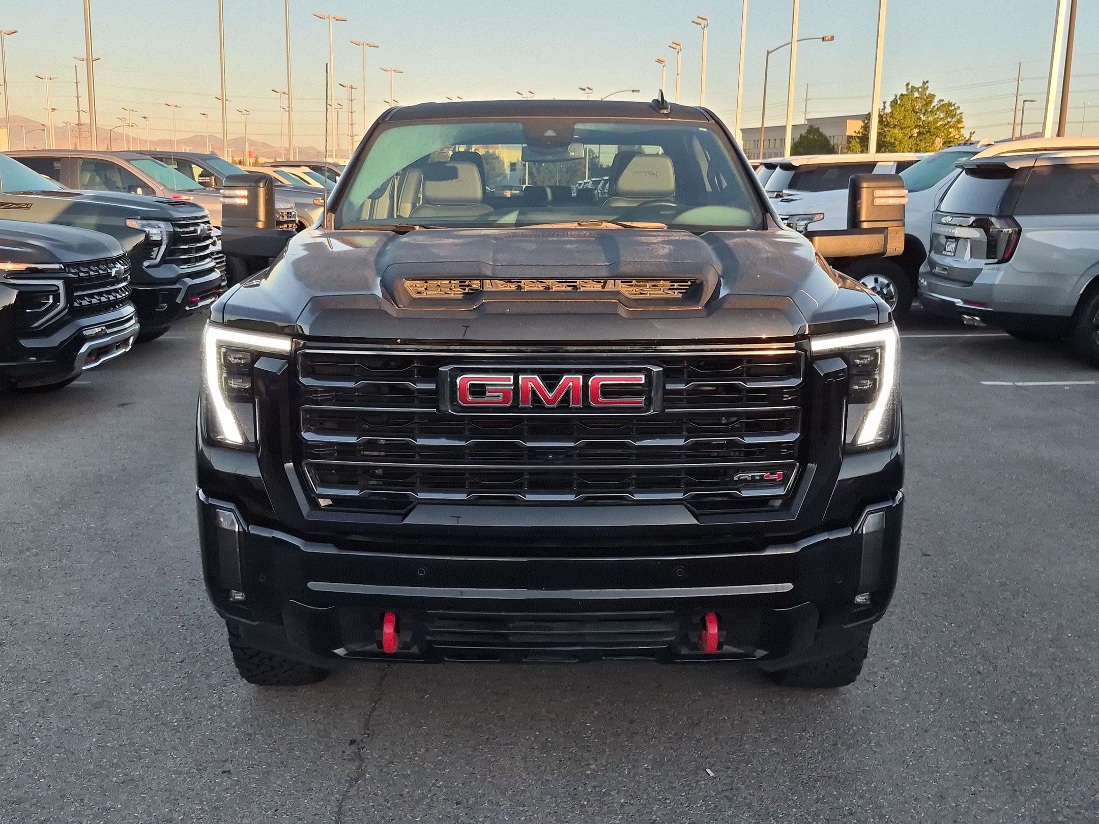 Used 2024 GMC Sierra 2500 AT4 AWD/4WD image 9