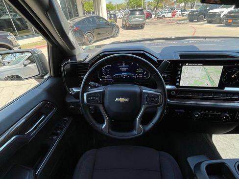 Used 2025 Chevrolet Silverado 1500 LT image 12