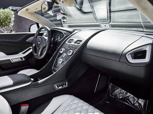 Used 2017 Aston Martin Vanquish S image 46