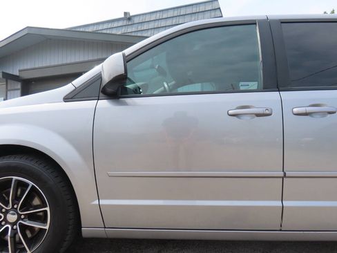 Used 2016 Dodge Grand Caravan R/T FWD image 30