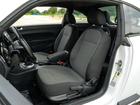 Used 2018 Volkswagen Beetle 2.0T S FWD image 27