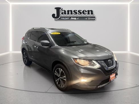 Used 2019 Nissan Rogue SV w/ Sun & Sound Touring Package image 6
