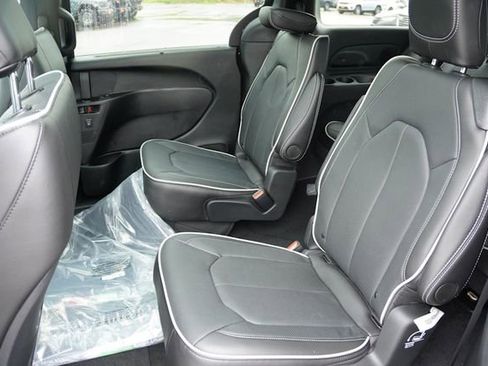 New 2026 Chrysler Pacifica Limited w/ S Appearance Package AWD/4WD image 11