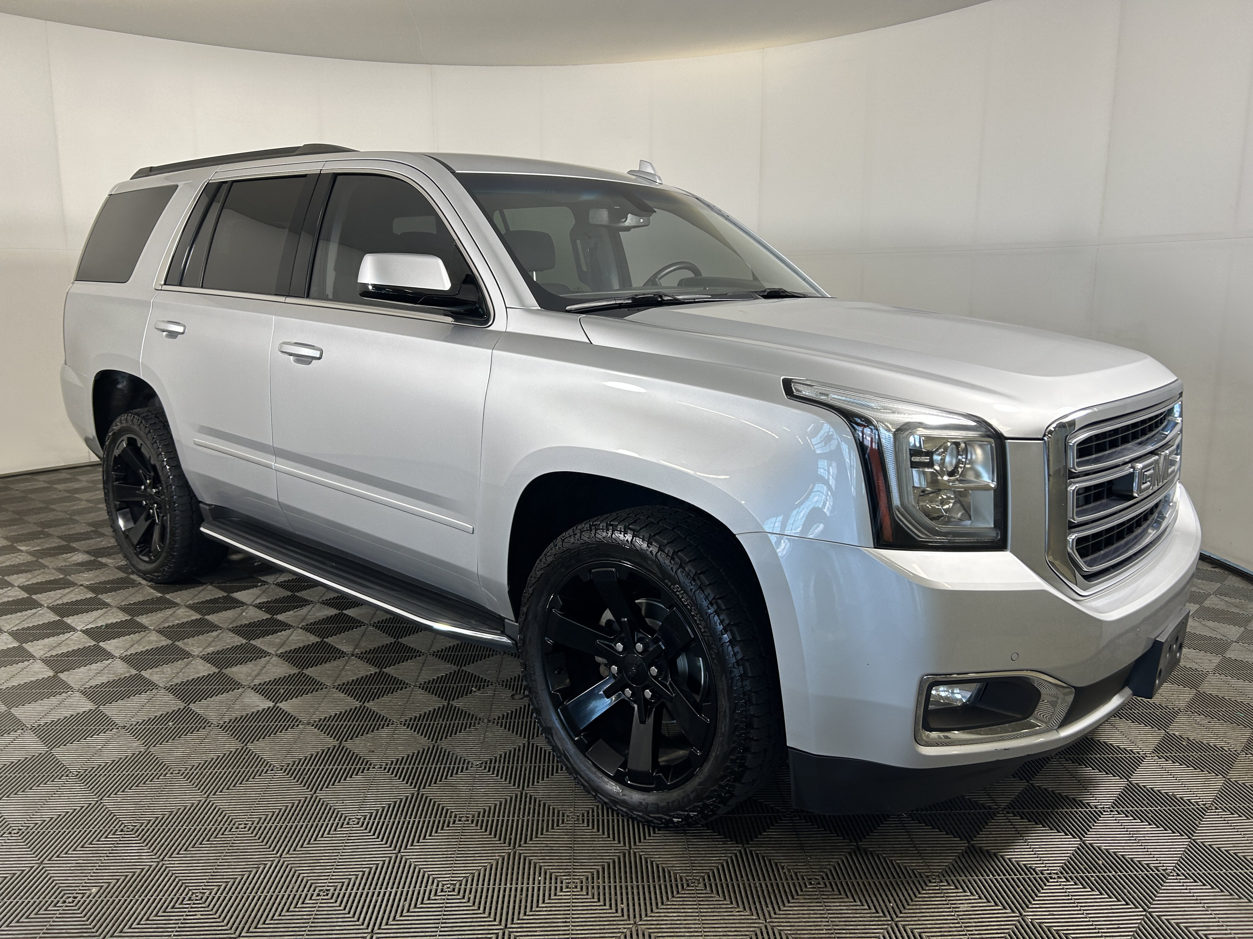 Used 2016 GMC Yukon SLE w/ Convenience Package AWD/4WD image 4