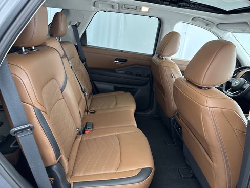 Used 2024 Nissan Pathfinder Platinum w/ Cargo Package image 16