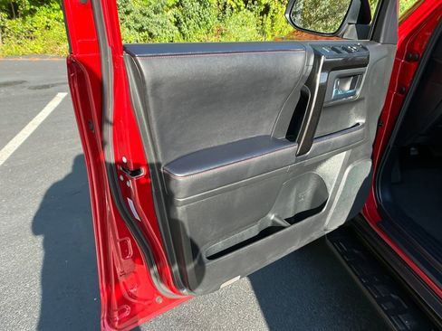 Used 2024 Toyota 4Runner TRD Off-Road Premium image 11