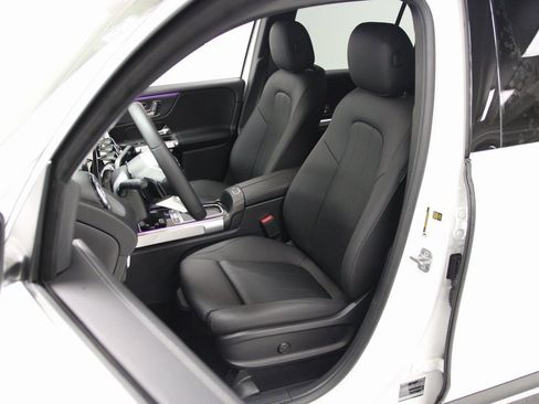 Certified 2024 Mercedes-Benz GLB 250 4MATIC image 19