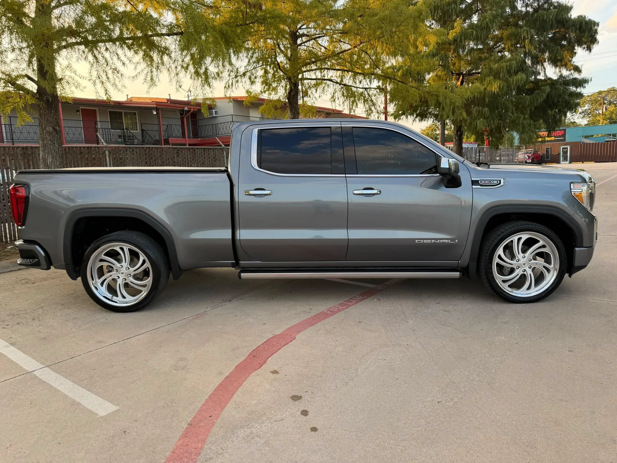 Used 2019 GMC Sierra 1500 Denali w/ Denali Ultimate Package AWD/4WD image 9