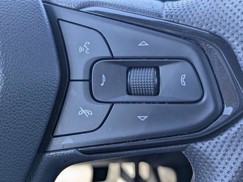 Certified 2025 Chevrolet Trax LT FWD image 24