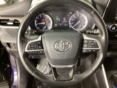 Used 2022 Toyota Highlander XLE AWD/4WD image 22
