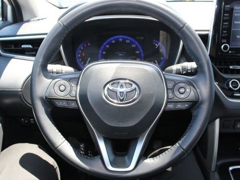 Used 2022 Toyota Corolla Cross XLE w/ Convenience Package FWD image 16