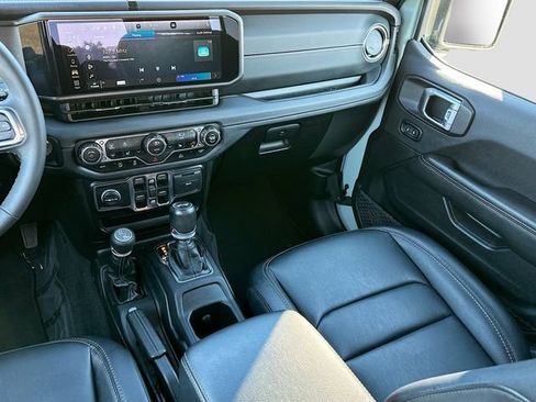 Used 2024 Jeep Wrangler Sahara image 22