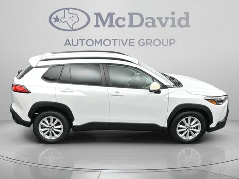 Used 2022 Toyota Corolla Cross LE FWD image 41