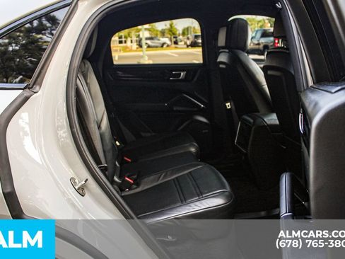 Used 2023 Porsche Cayenne S w/ Premium Package AWD/4WD image 18