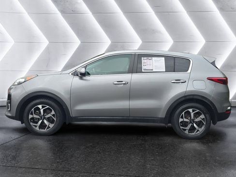 Used 2021 Kia Sportage LX w/ LX Fwd Popular Package image 2