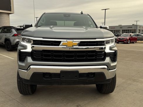 Used 2025 Chevrolet Silverado 1500 LT image 2